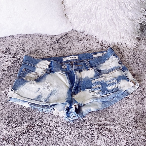 SALE Bullhead Acid Wash & Distressed Slouchy Short - Picture 2 of 6